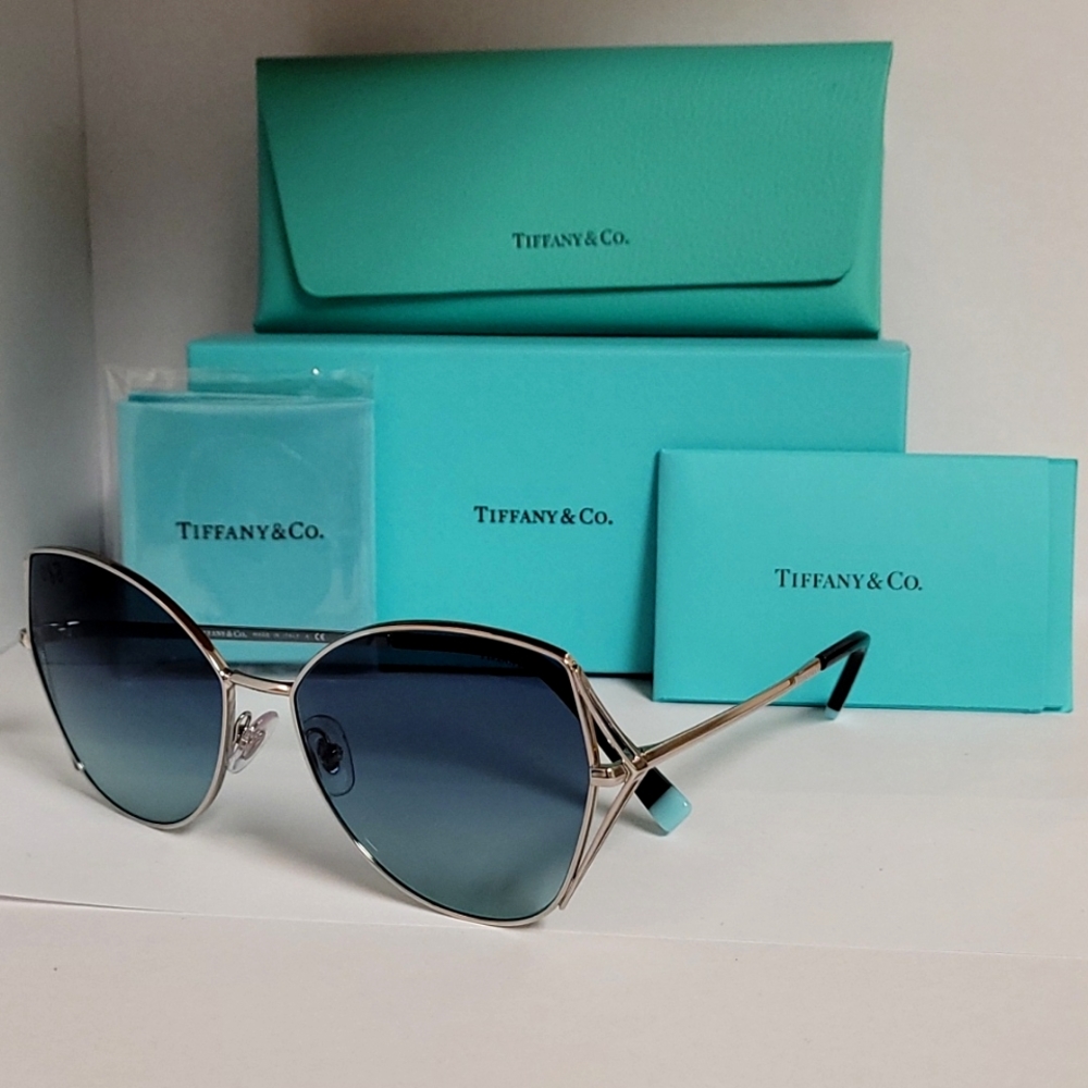 New ๐ฏ Authentic Tiffany&co sunglasses ๐ถ โค๏ธ ๐ ๐ - Picture 1 of 8